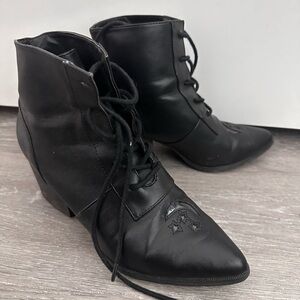 YRU Aura boots